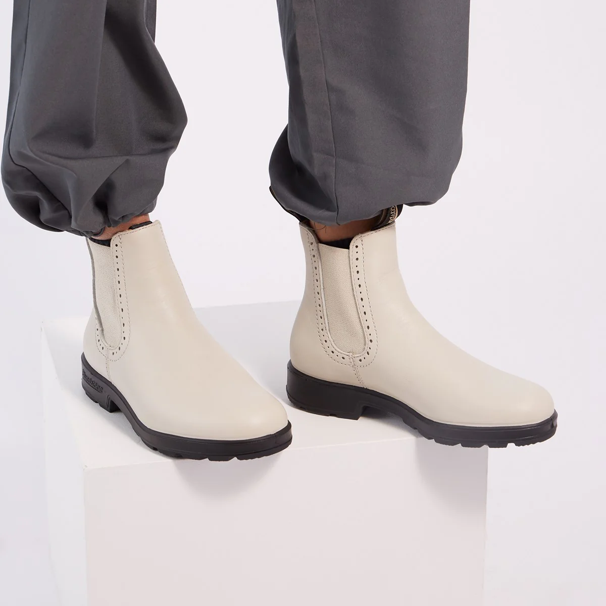 Blundstone 2230 - Originals Women's High Top Oat - Image 3